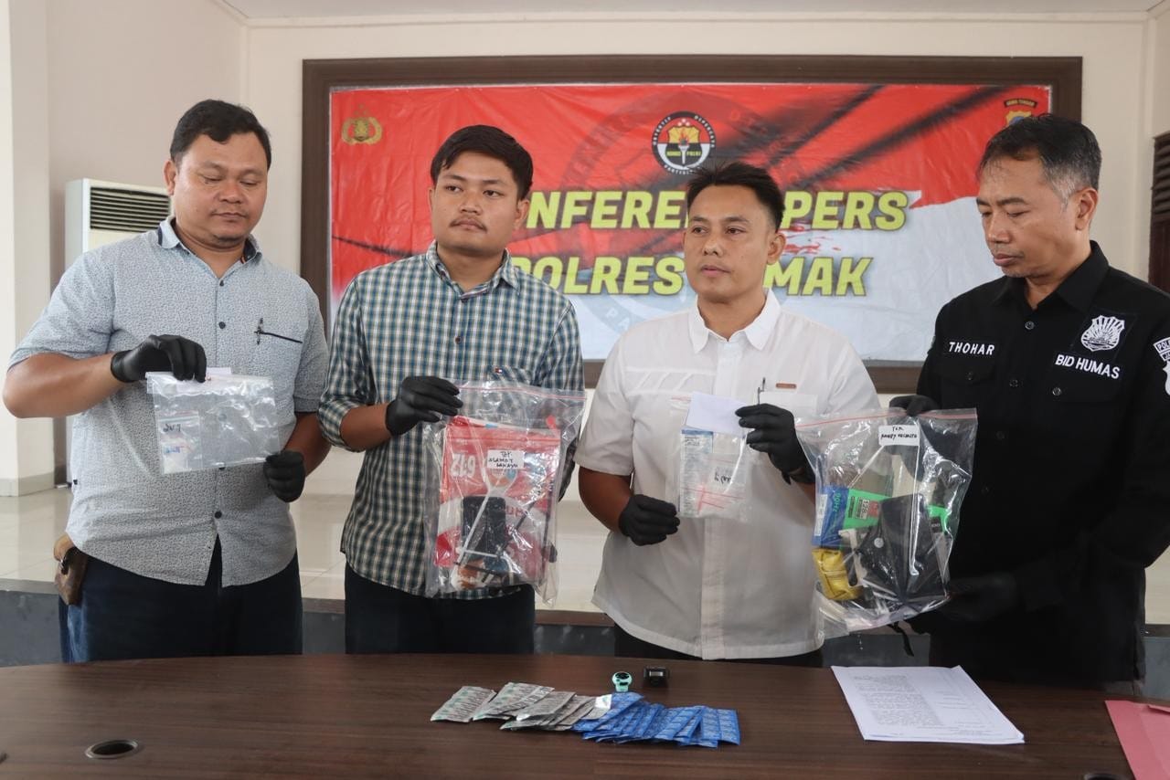Barang bukti sabu seberat 4,95 gram yang disita Polres Demak dari penjual es teh keliling di kawasan Pantura Sayung (dok: Pemkab Demak)