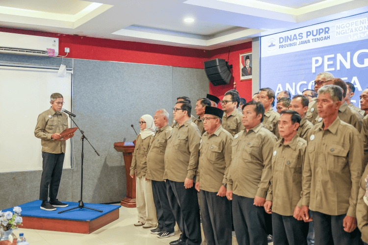 Suasana pengukuhan Komisi Irigasi Provinsi Jawa Tengah periode 2026-2029 oleh Sekda Sumarno di Semarang.
