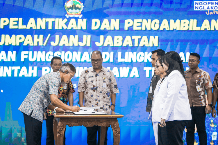 Sekda Provinsi Jateng Sumarno melantik pejabat fungsional dan mengusulkan formasi CPNS 2026