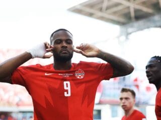 Cyle Larin merayakan gol penyeimbang untuk Timnas Kanada saat melawan Bosnia-Herzegovina di Piala Dunia 2026.