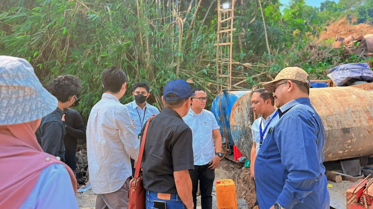 Inspeksi Distaru Kota Semarang dalam penerapan pengawasan geoteknik berlapis untuk menjaga stabilitas lereng di Gombel Lama.