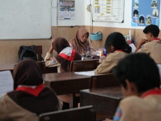 Kegiatan belajar siswa gratis lewat Sekolah Kemitraan Jateng.