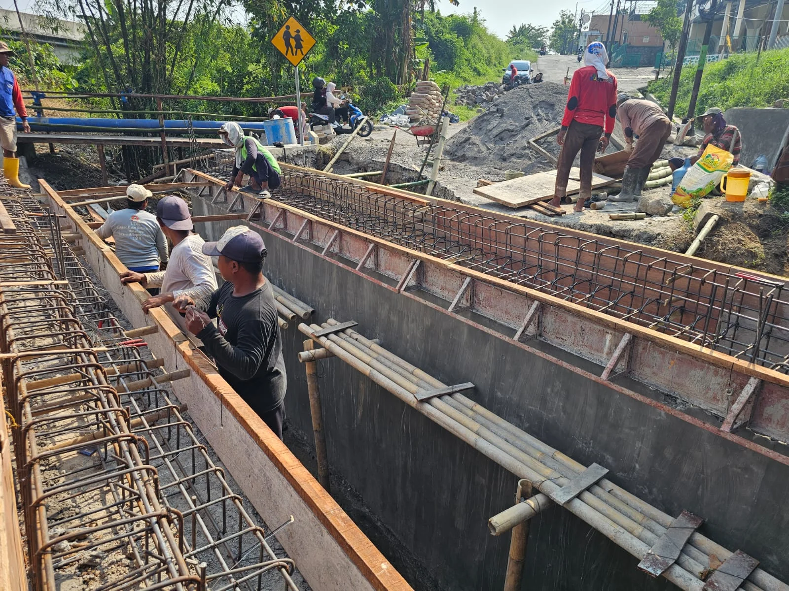 Proyek pembangunan Jembatan Honggowongso di Ngaliyan, Kota Semarang.