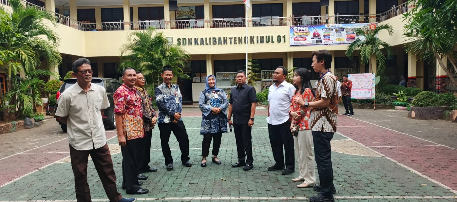 Gedung SD Negeri Kalibanteng Kidul 01 Semarang saat pelaksanaan Sistem Penerimaan Murid Baru (SPMB) 2026.
