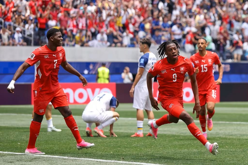 Johan Manzambi melakukan selebrasi setelah mencetak gol untuk Timnas Swiss melawan Bosnia di Piala Dunia 2026