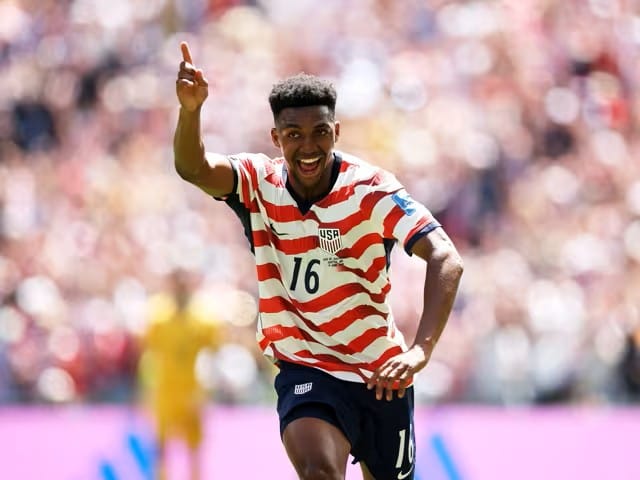 Pemain timnas Amerika Serikat, Alex Freeman, merayakan gol ke gawang Australia pada laga Grup D Piala Dunia 2026 di Seattle Stadium.