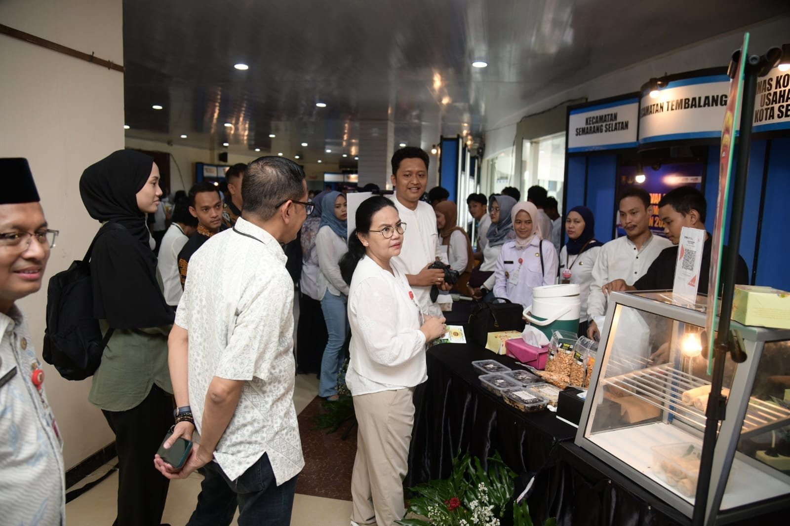 Wali Kota Semarang Agustina Wilujeng meluncurkan platform digital Waras Ekonomi untuk membantu UMKM lokal.
