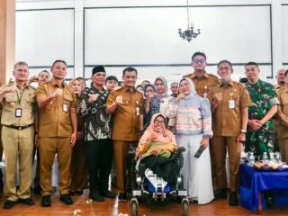Gubernur Jawa Tengah Ahmad Luthfi saat merespons aspirasi perwakilan penyandang disabilitas dalam acara Rembug Pembangunan Jateng di Boyolali.