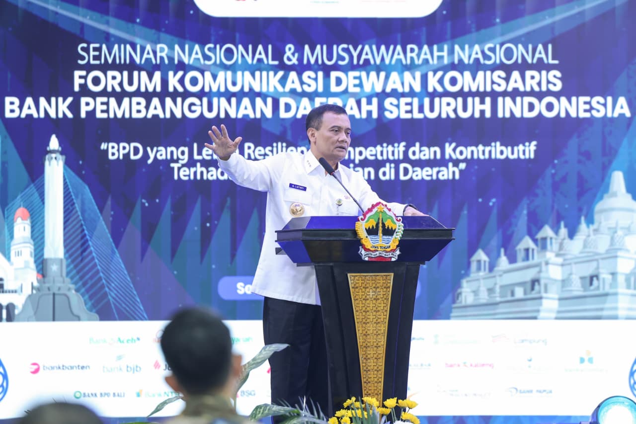 Gubernur Jawa Tengah Ahmad Luthfi memberikan arahan terkait penguatan ekonomi daerah pada acara Munas FKDK BPDSI di Semarang.