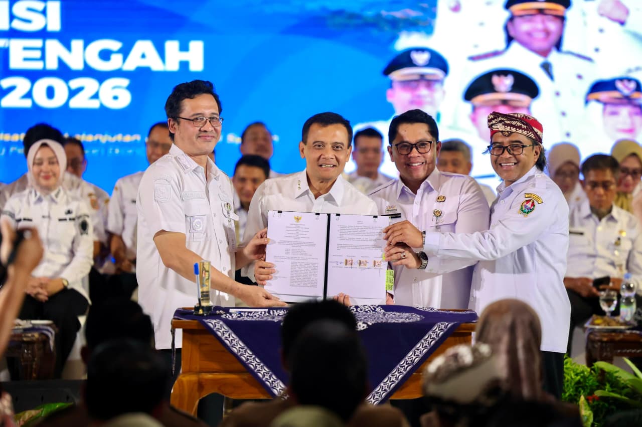 Gubernur Jawa Tengah membahas rencana aglomerasi wisata Borobudur bersama kepala daerah di Temanggung.