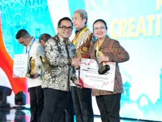 Wali Kota Semarang, Agustina Wilujeng, menerima Penghargaan Nasional Creative Financing dari Kemendagri di Yogyakarta.