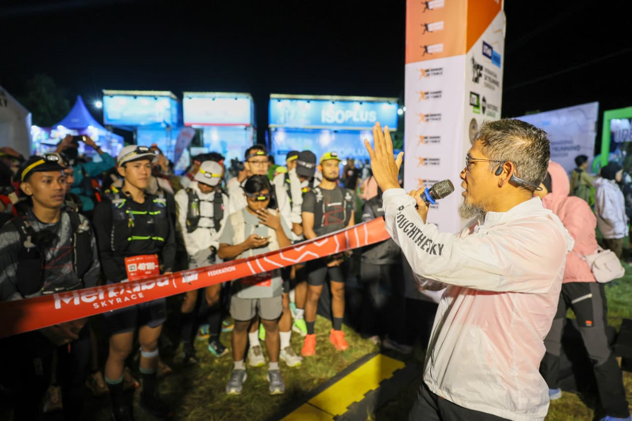 Sekda) Provinsi Jawa Tengah, Sumarno, secara resmi melepas peserta Merbabu Skyrace 2026.