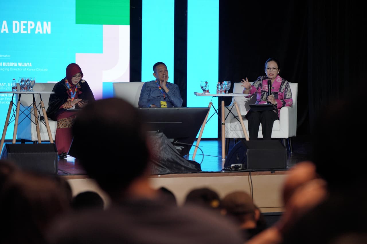 Wali Kota Semarang Agustina Wilujeng memaparkan inovasi ketahanan pangan pada forum Urban Talks JFF 2026.