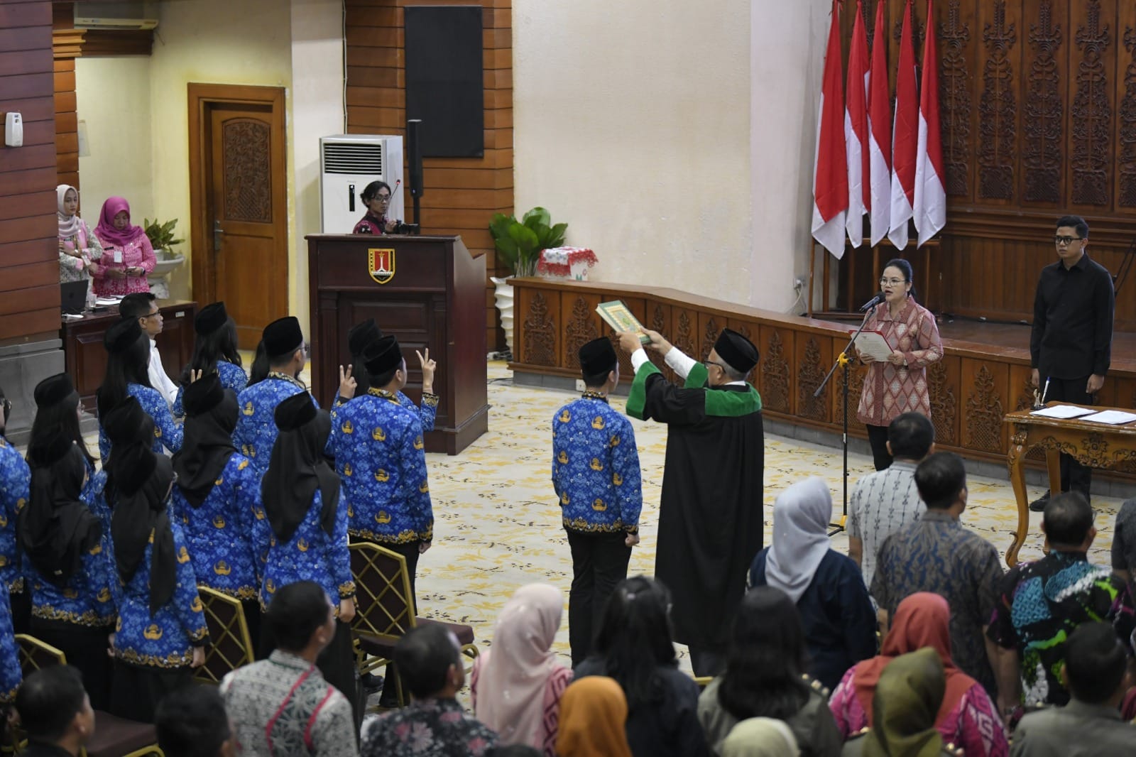 Pengambilan sumpah jabatan 297 PNS baru Pemkot Semarang di Ruang Lokakrida.