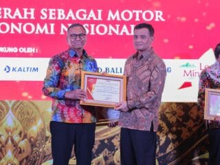 Gubernur Jawa Tengah Ahmad Luthfi menerima penghargaan Tokoh Penggerak UMKM dan Ekonomi Kreatif 2026.