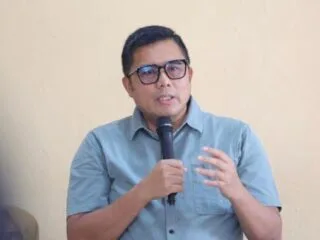 Wakil Ketua DPRD Jawa Tengah Mohammad Saleh saat memberikan keterangan terkait realokasi anggaran perbaikan jalan.