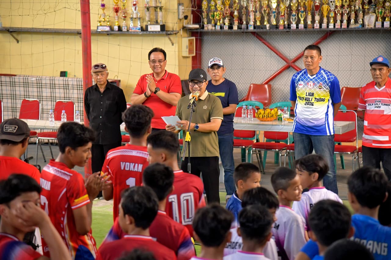 Wakil Wali Kota Semarang, Iswar Aminuddin, saat membuka Kejuaraan Bola Voli Liga Tunas 2026 di GOR PBV Vokan Semarang.
