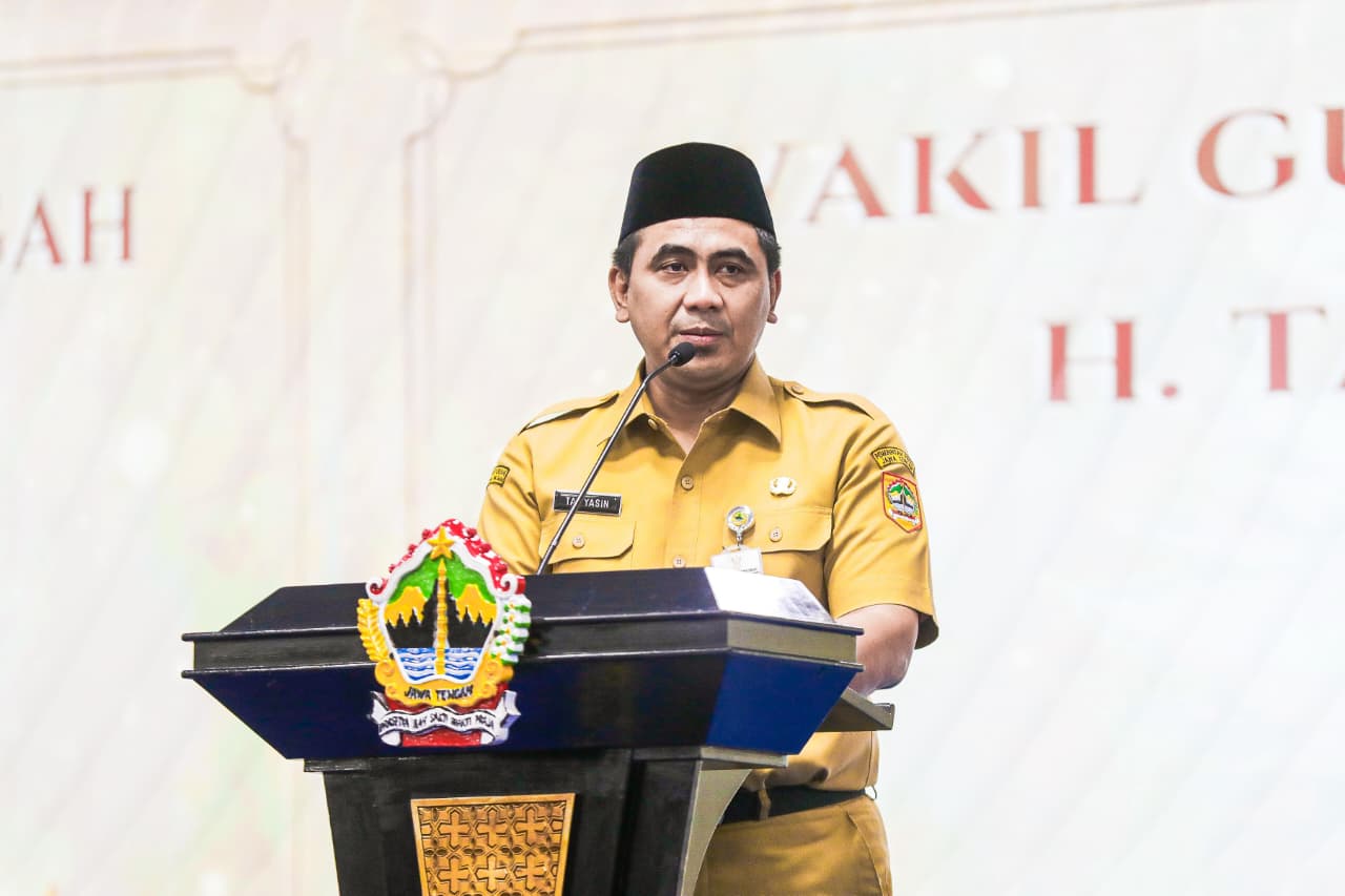 Wagub Jateng Taj Yasin Maimoen memberikan sambutan tentang komitmen menjaga kerukunan umat beragama pada acara Bamagnas di Semarang.