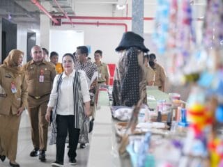 Wali Kota Semarang Agustina Wilujeng meninjau kawasan New PM di Pasar Johar.