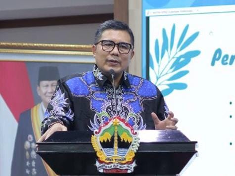 Wakil Ketua DPRD Jateng, Mohammad Saleh, mendesak Pemda turun tangan mencegah inflasi akibat kenaikan harga BBM non-subsidi.