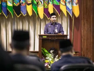 Wakil Gubernur Taj Yasin Maimoen dalam Rapat Paripurna DPRD membahas aturan perlindungan pekerja informal Jateng.