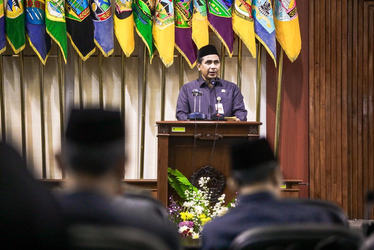 Wakil Gubernur Taj Yasin Maimoen dalam Rapat Paripurna DPRD membahas aturan perlindungan pekerja informal Jateng.