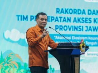 Gubernur Jawa Tengah Ahmad Luthfi dalam Rakorda TPAKD 2026 membahas penguatan literasi keuangan desa untuk berantas pinjol ilegal dan judi online.