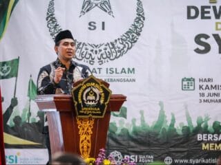 Wakil Gubernur Jawa Tengah Taj Yasin Maimoen saat memberikan sambutan pada pelantikan pengurus Syarikat Islam Jawa Tengah di Unissula Semarang.