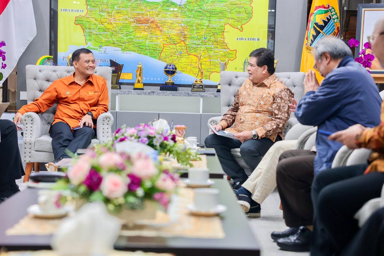 Audiensi Gubernur Jawa Tengah Ahmad Luthfi dan Ketua Apindo Bob Azam membahas potensi investasi di Semarang.