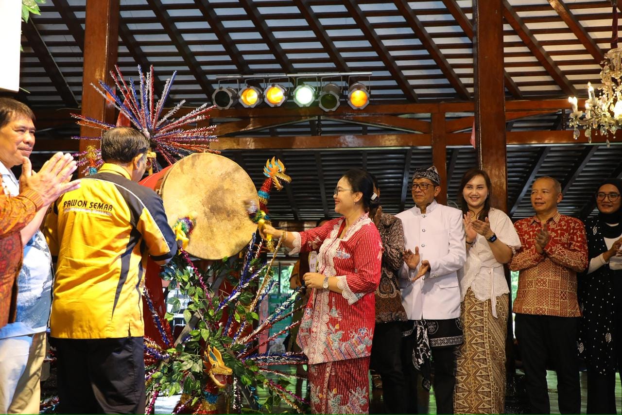 Wali Kota Semarang Agustina Wilujeng saat membuka Gelar Seni dan Budaya Harmoni Semarang di TMII.