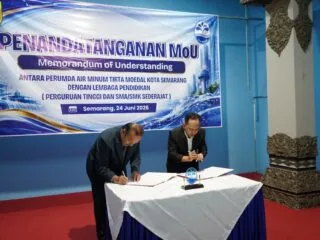 Penandatanganan MoU kerja sama antara PDAM Tirta Moedal Semarang dengan perwakilan 16 lembaga pendidikan untuk pengembangan riset dan SDM.