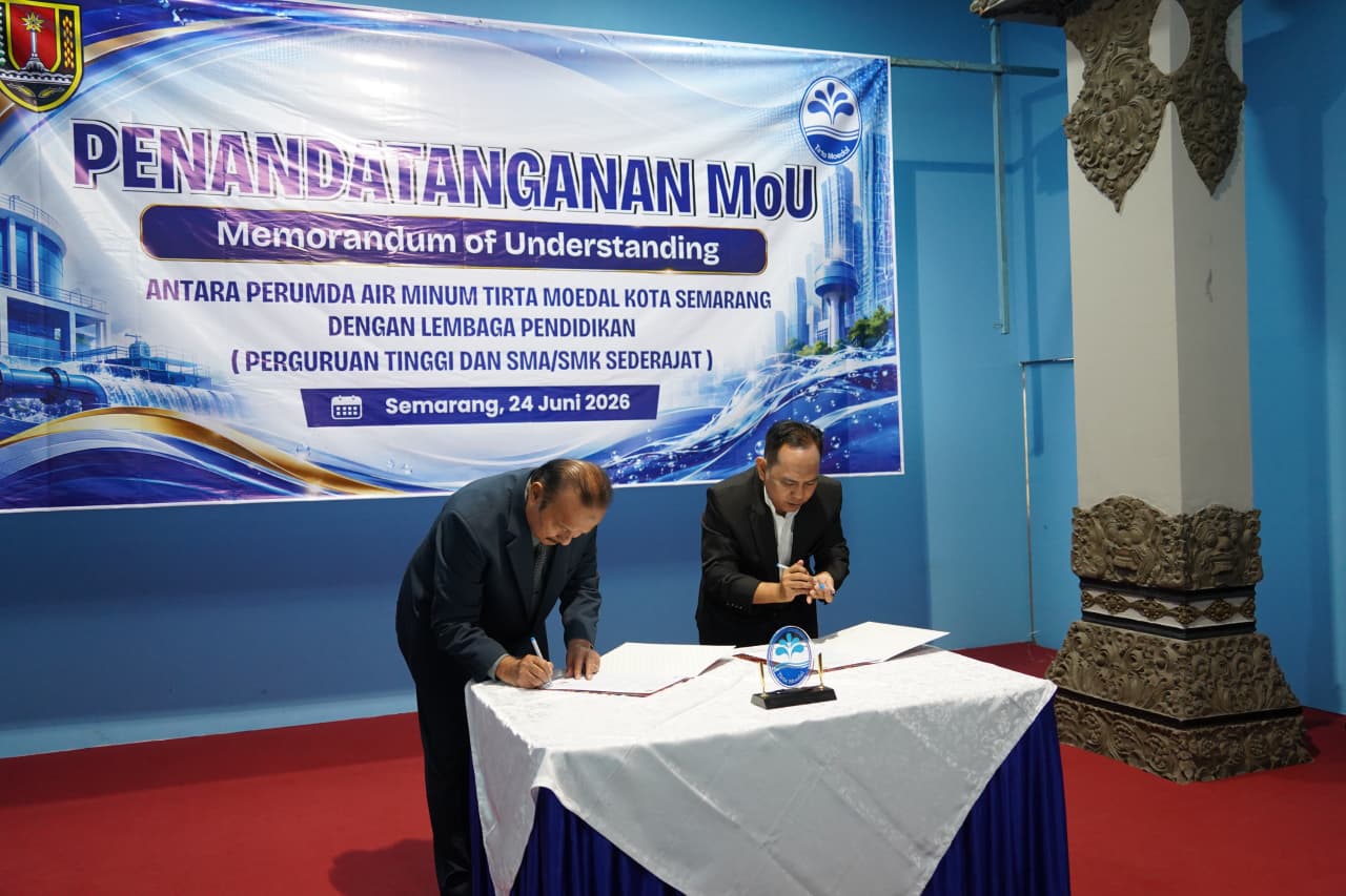 Penandatanganan MoU kerja sama antara PDAM Tirta Moedal Semarang dengan perwakilan 16 lembaga pendidikan untuk pengembangan riset dan SDM.