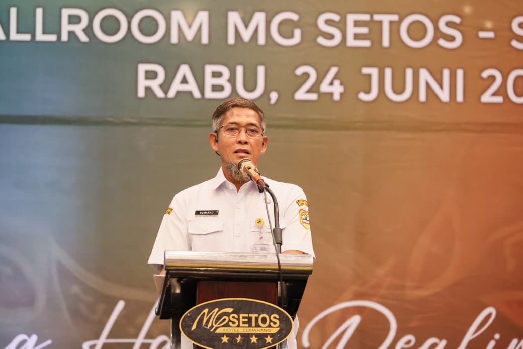 Sekda Jateng Sumarno memberikan sambutan pada acara Semarang Business Matching 2026.