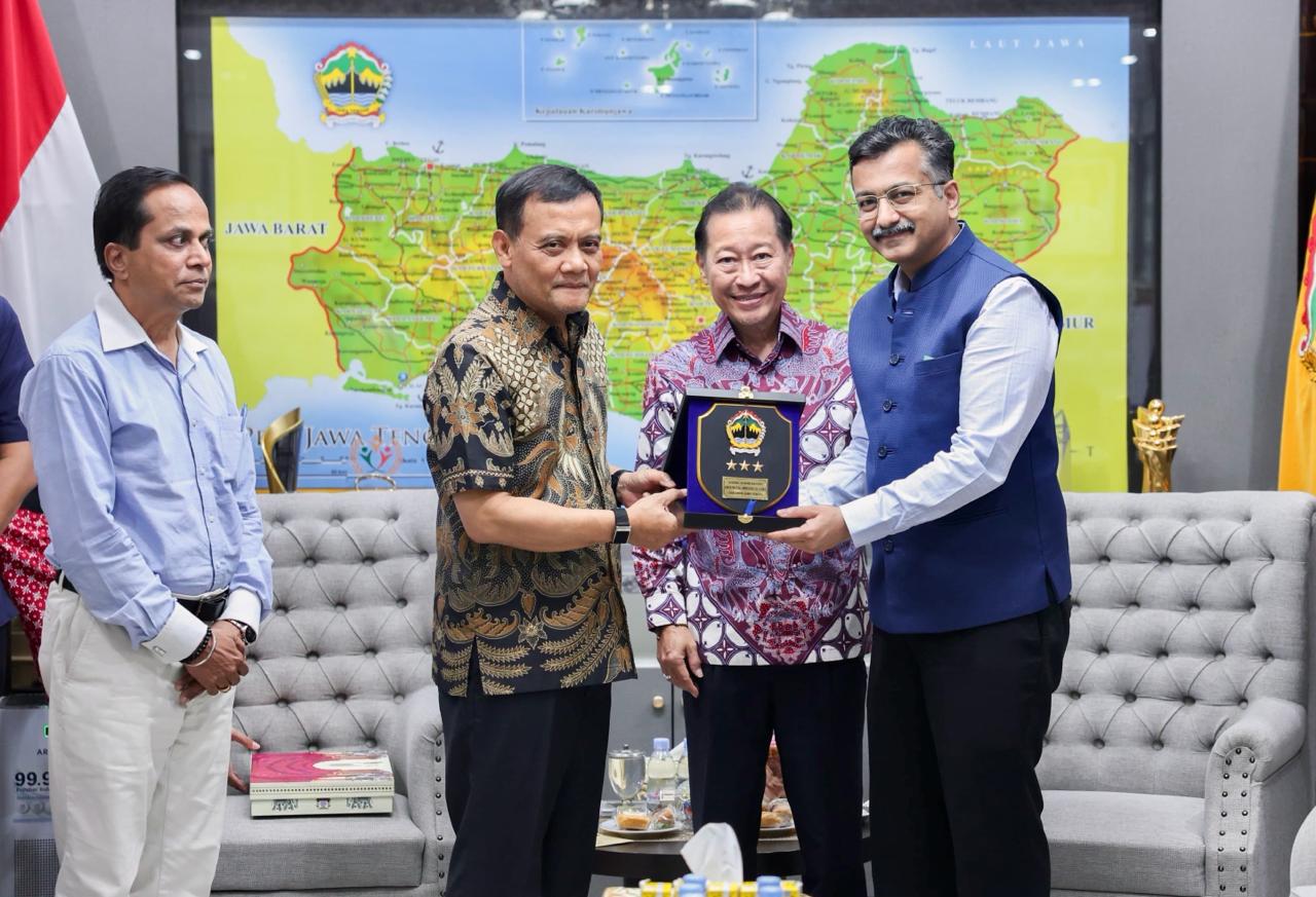 Pertemuan investasi Jawa Tengah-India antara Gubernur Ahmad Luthfi dan Chairman J.K. Enterprises Anant Singhania untuk sektor pertanian dan energi matahari.