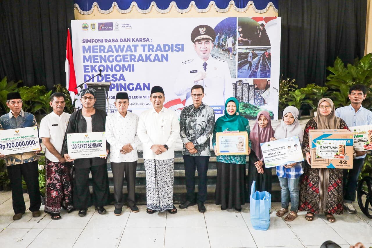 Wakil Gubernur Jateng Taj Yasin meninjau pameran dan potensi pemberdayaan masyarakat di Desa Kranggan, Klaten.