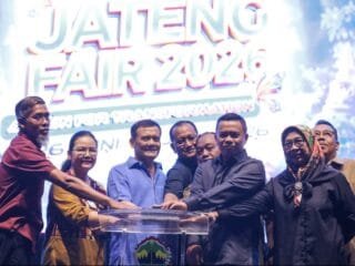 Gubernur Jawa Tengah, Ahmad Luthfi, secara resmi meresmikan pameran tahunan Jateng Fair 2026 yang berlangsung di kawasan PRPP Semarang pada Jumat, 26 Juni 2026.
