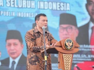 Gubernur Jateng Ahmad Luthfi dalam acara penandatanganan dukungan Program Makan Bergizi Gratis (MBG) oleh BUMDes dan Koperasi Desa di Semarang.