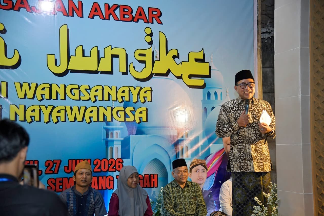 Wakil Wali Kota Semarang Iswar Aminuddin saat menghadiri peresmian dan pengajian haul Makam Kiai Jungke di Semarang.
