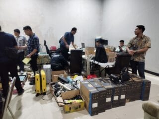 Petugas Imigrasi Semarang mengamankan WNA asal Tiongkok terkait sindikat love scamming internasional.