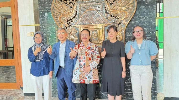 Wali Kota Semarang Agustina Wilujeng meresmikan peluncuran aplikasi layanan publik digital SDG'S di Balai Kota.