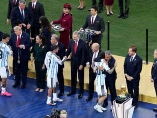 2 Pemain Argentina Abaikan Donald Trump Saat Terima Medali Piala Dunia 2026