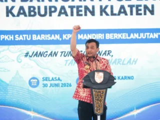 Gubernur Jateng Ahmad Luthfi hadiri wisuda graduasi mandiri ribuan penerima PKH di Klaten.