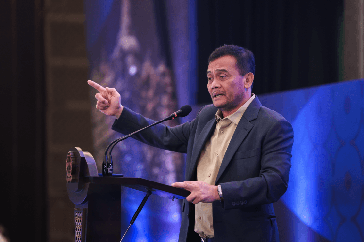 Gubernur Jateng Ahmad Luthfi berdialog dengan para investor pada acara Business Dinner di Semarang.