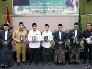 Wagub Taj Yasin hadiri peluncuran buku biografi Prof. Erfan Soebahar di UIN Walisongo Semarang.