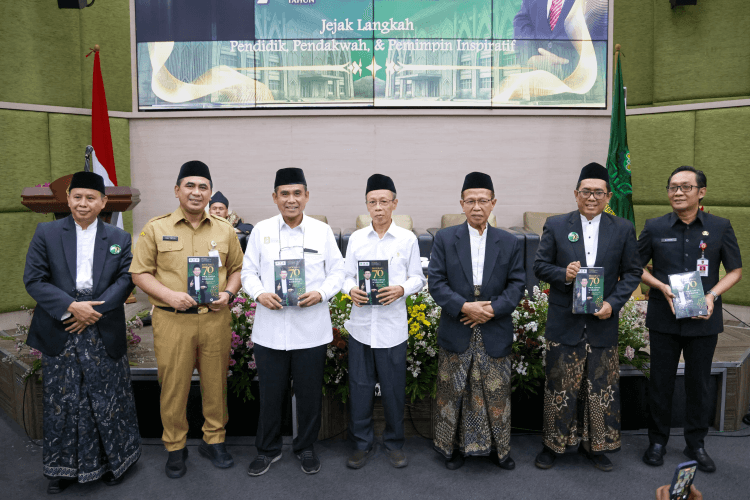 Wagub Taj Yasin hadiri peluncuran buku biografi Prof. Erfan Soebahar di UIN Walisongo Semarang.