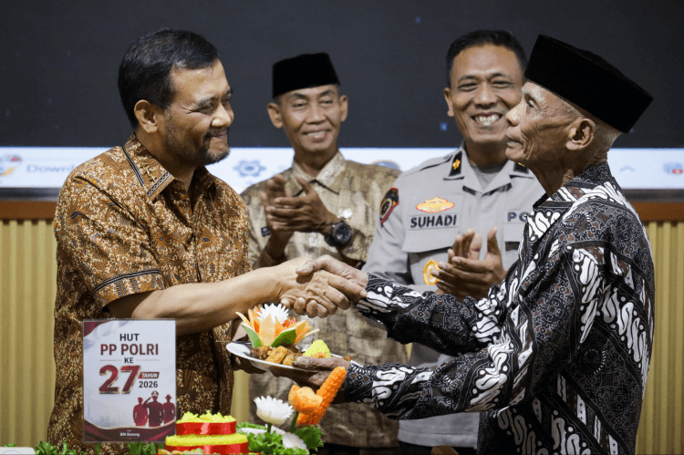 Gubernur Jateng Ahmad Luthfi hadiri HUT ke-27 PP Polri Cabang Batang bersama purnawirawan.
