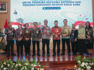 Sepuluh PNS Pemprov Jateng penerima beasiswa S2 dan S3 cost sharing Bappenas.