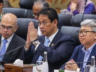 Menkeu Purbaya sebut opsi pemangkasan anggaran pertahanan terbuka jika defisit negara terganggu.