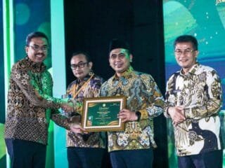 Wagub Taj Yasin terima penghargaan Anugerah Adinata Syariah 2026 wujudkan kawasan industri halal.