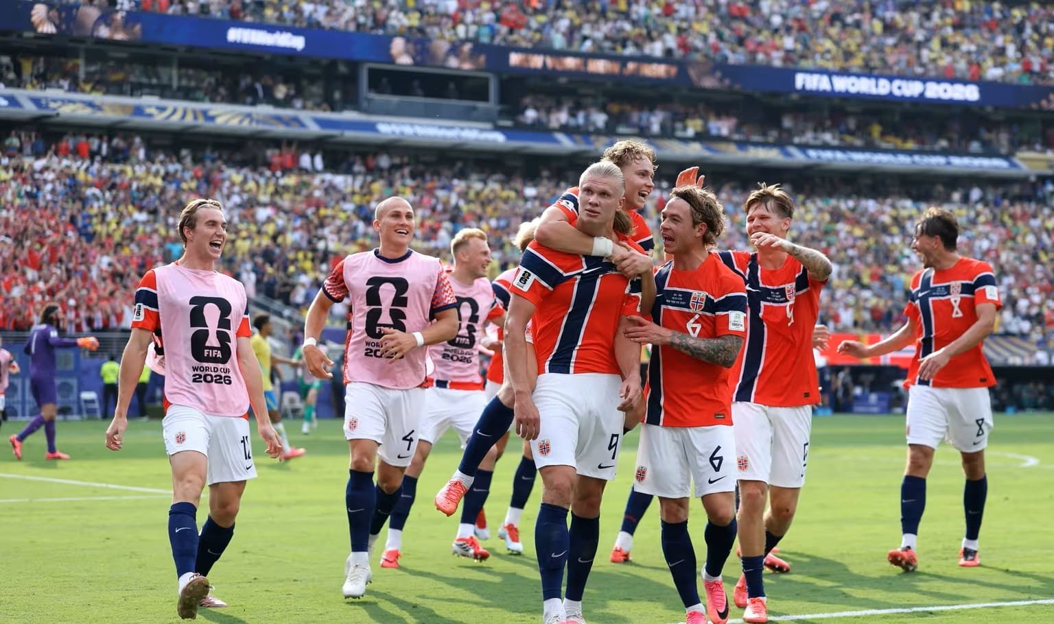 Erling Haaland merayakan gol untuk Timnas Norwegia saat menyingkirkan Brasil di Piala Dunia 2026.